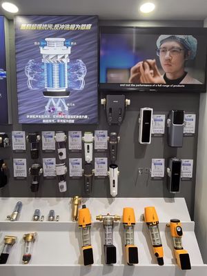 Filtreur d'eau de sédiments à rotation descendante
