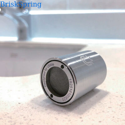Aérateur de robinet micro-nano bulles à rotation multi-articulée de 1440° avec une concentration de bulles de 1,09 × 10⁸ ± 1,65 × 10⁷ particules/ml et une construction en laiton H59-1 + acier inoxydable SUS304